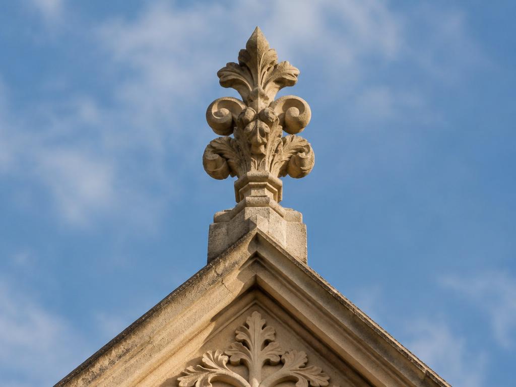 Illustrative photograph of finial