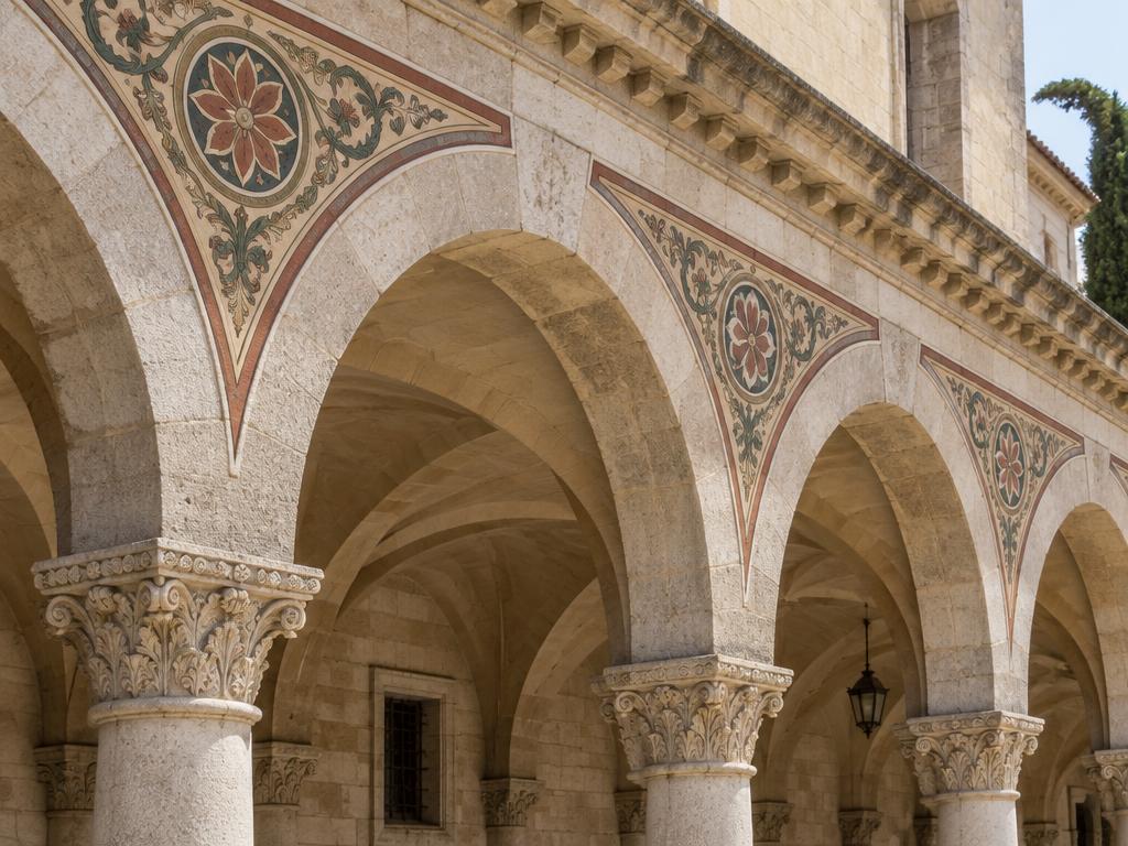 Illustrative photograph of spandrel